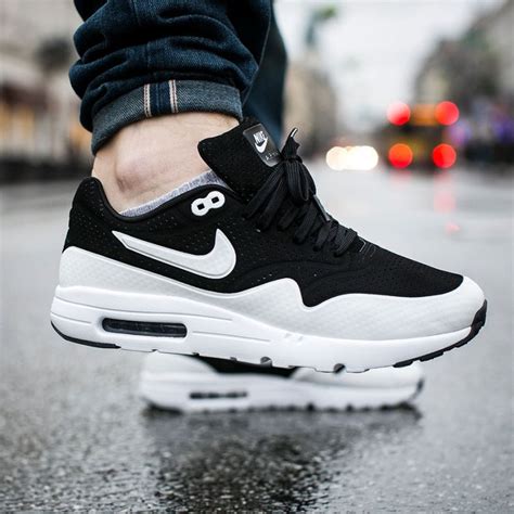 ultra moire air max 1